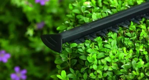 Heckenschere mit Kabel